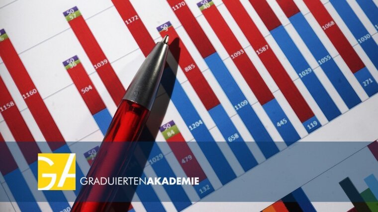 Foto der Graduierten Akardemie. Zusehen ist ein Kugelschreiber, der auf eimem Bild eines Seulendiagramms liegt.